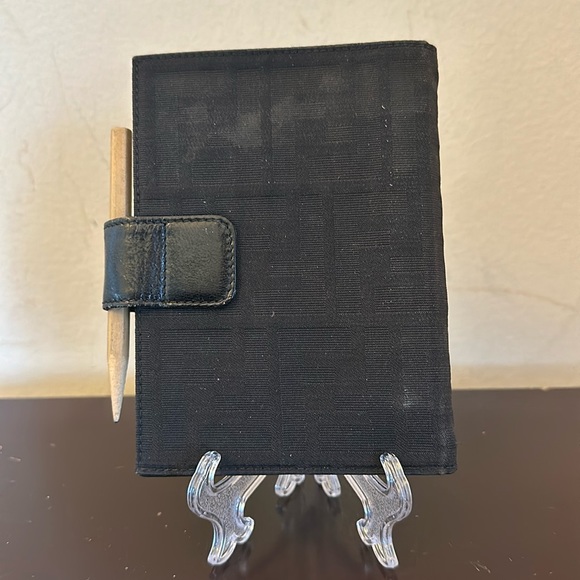 Fendi black 6 ring agenda with Fendi pencil! Authentic ! Silver hardware! - Picture 2 of 10